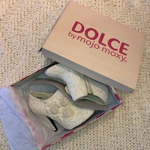 Dolce by Mojo Moxy Heels 🌾🏵️👡